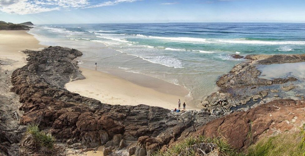 em View of ocean pools and beach Fraser Panorama CR