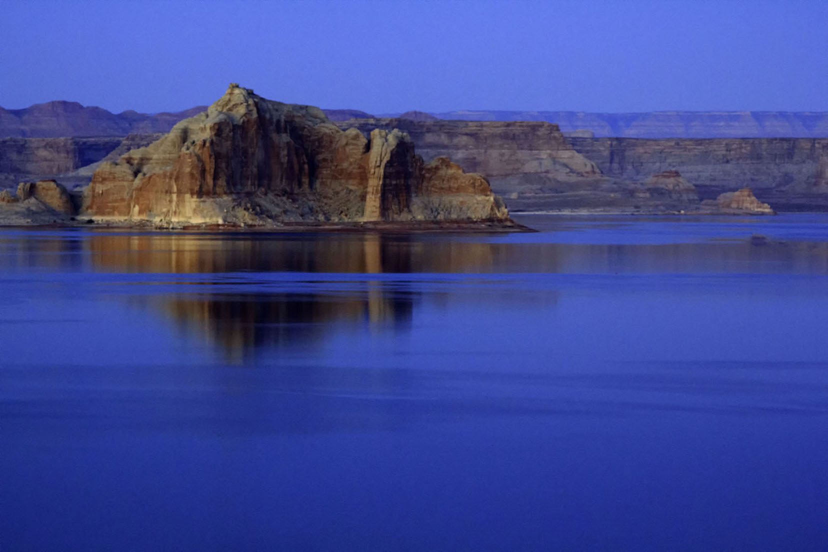 b-em Lake Powell at night Vivenza CR